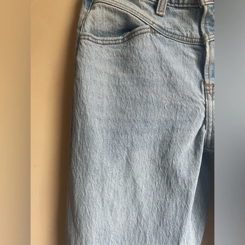 Abercrombie & Fitch the 90s Straight Mid Rise Jeans Light Wash Size 0L